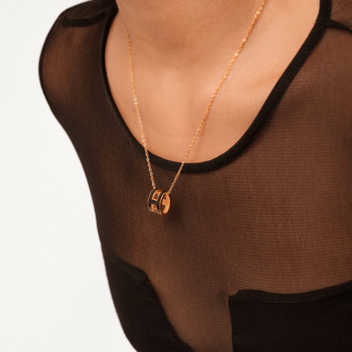https://m.clubbella.co/product/havy/ Havy necklace (1)