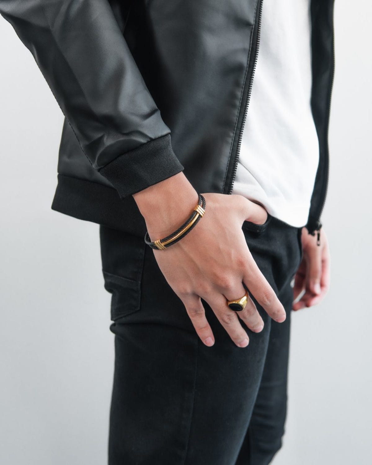 https://m.clubbella.co/product/urban-steel-cable-cuff-bracelet-black-gold/ DSC00036
