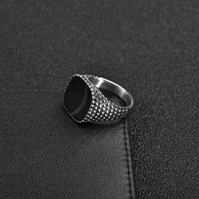 https://m.clubbella.co/product/russel-vintage-signet-ring/ Russel Vintage Gravel (4)