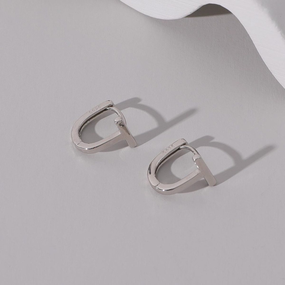 https://m.clubbella.co/product/troy-silver-earring/ Troy SIlver Earring (4)