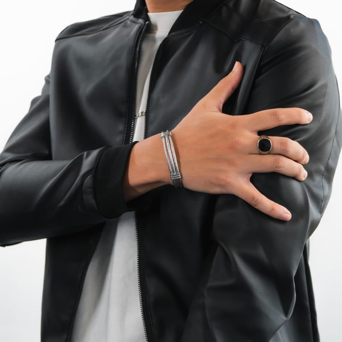 https://m.clubbella.co/product/urban-steel-cable-cuff-bracelet-silver/ Urban Steel Cable Cuff Bracelet - Silver1 (3)
