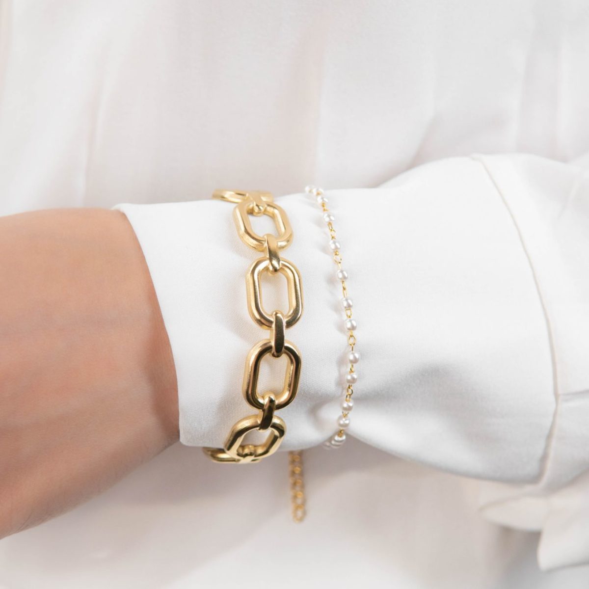 https://m.clubbella.co/product/chana-cuff/ Estelle bracelet (1)
