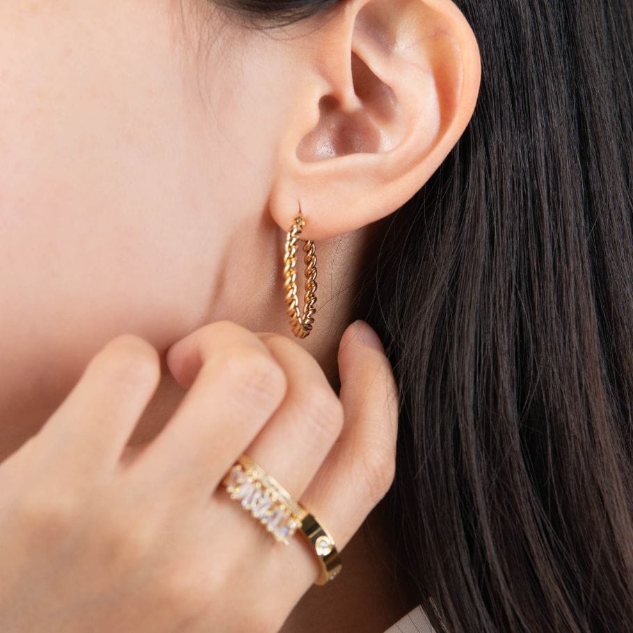 https://m.clubbella.co/product/gwen-hoop-earrings/ Gwen (2)