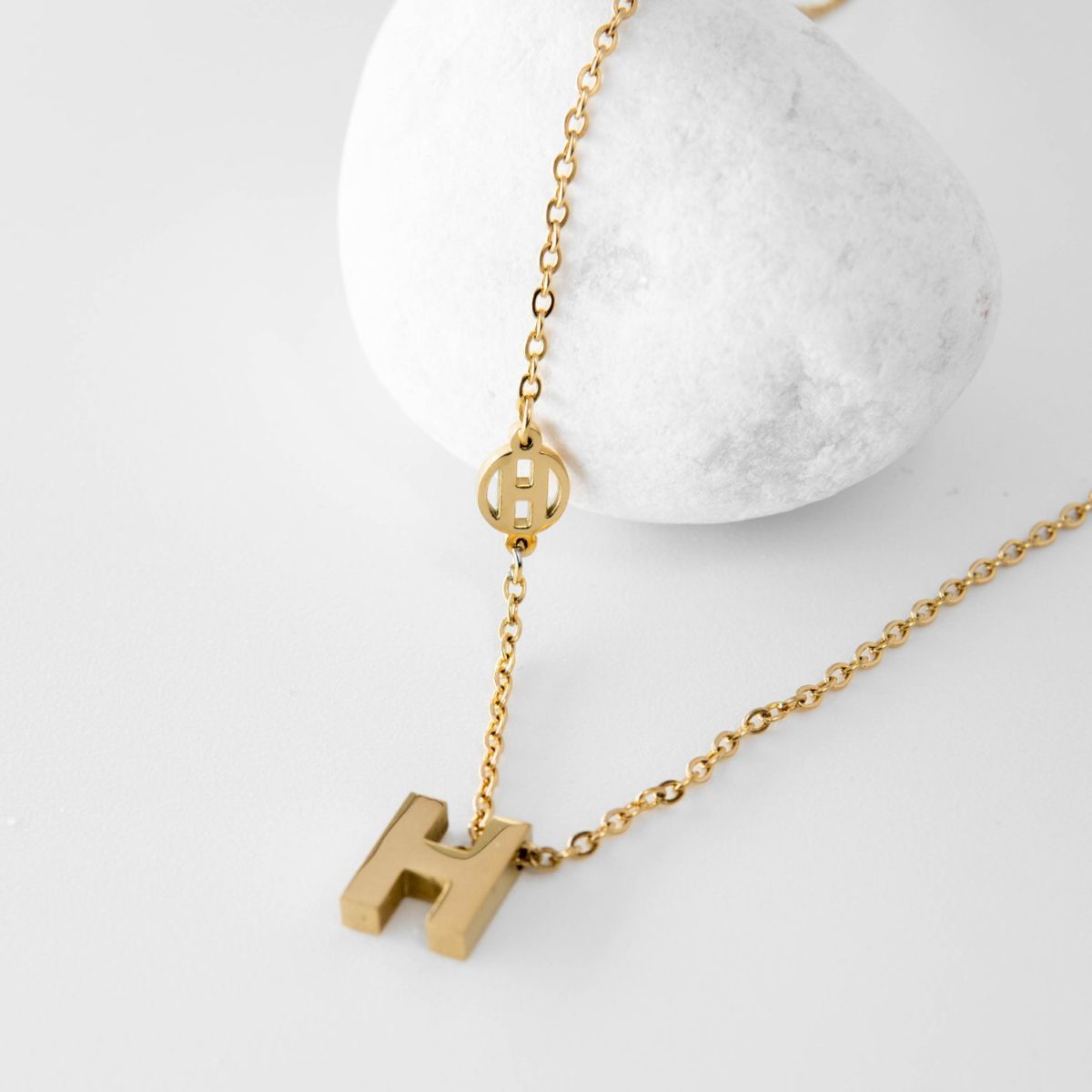 https://m.clubbella.co/product/hans-necklace/ Hans Necklace (4)