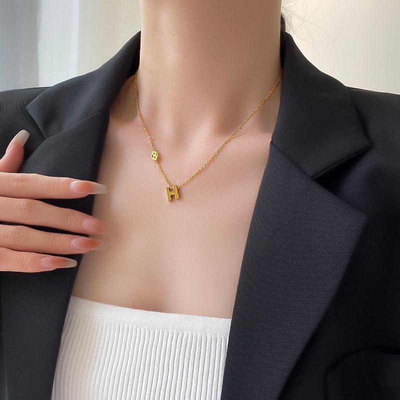 https://m.clubbella.co/product/hans-necklace/ Hans Necklace (6)