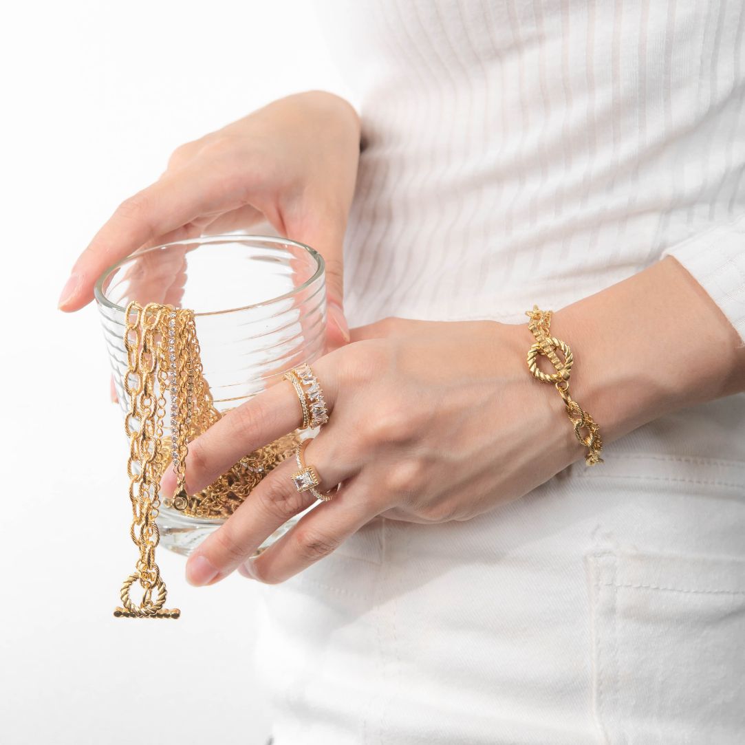 https://m.clubbella.co/product/kai-gold-bracelet/ Kai Bracelet Gold (9)
