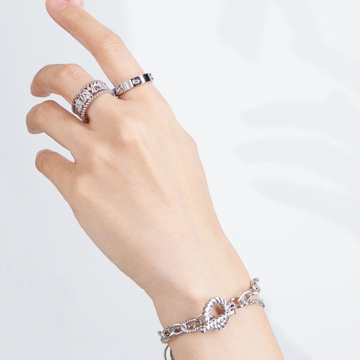 https://m.clubbella.co/product/kai-silver-bracelet/ Kai Bracelet Silver (3)