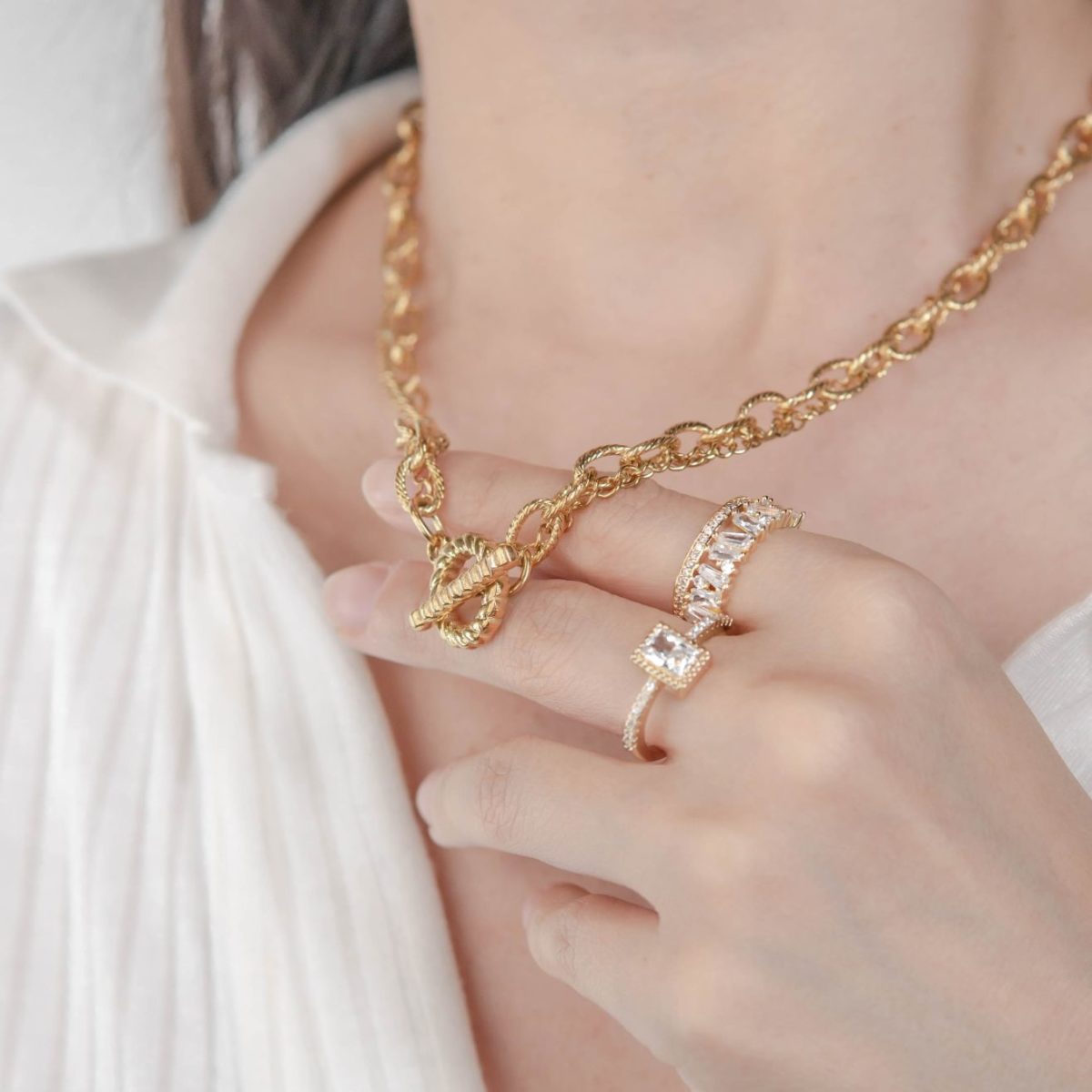 https://m.clubbella.co/product/kai-gold-necklace/ Kai Necklace Gold (3)