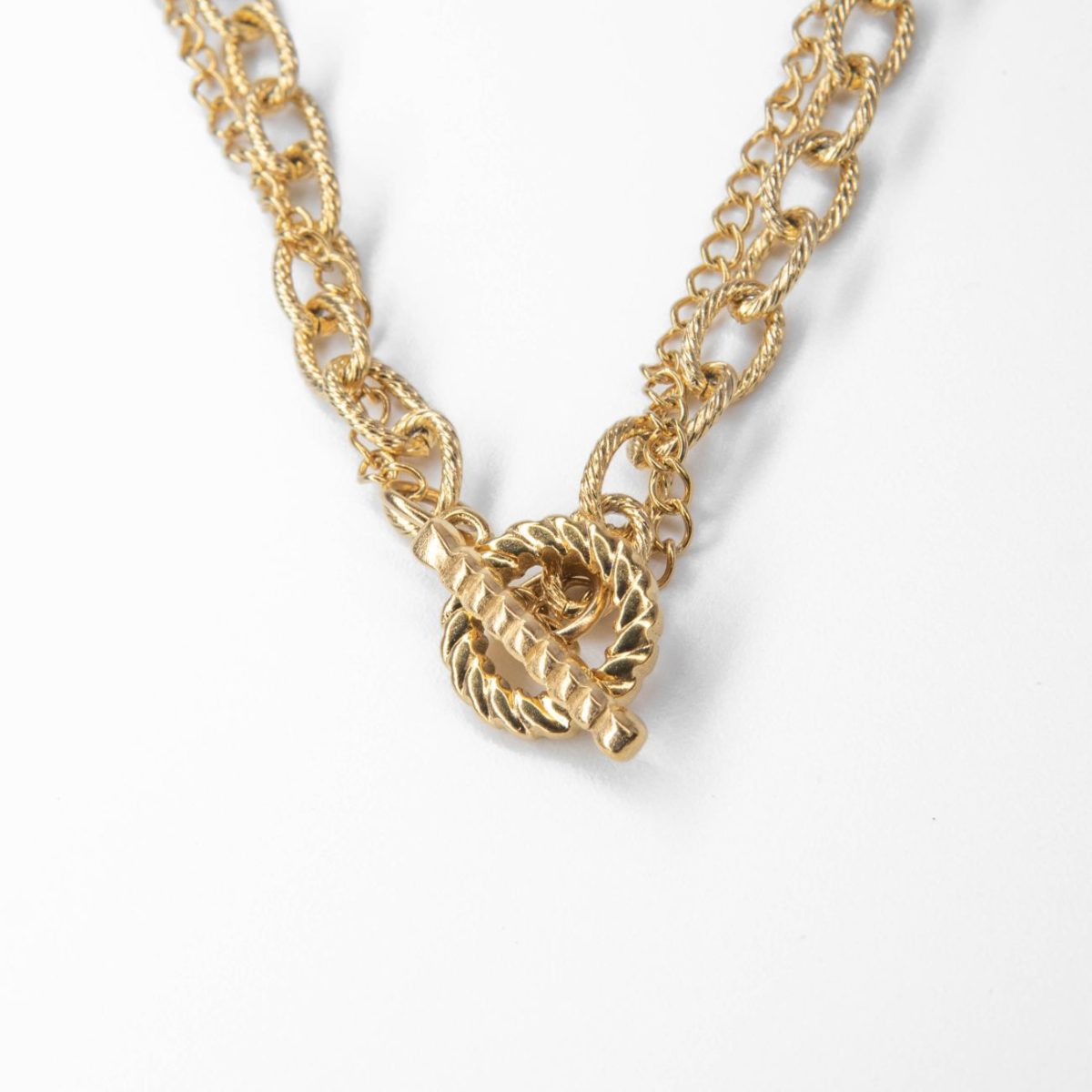 https://m.clubbella.co/product/kai-gold-necklace/ Kai Necklace Gold (7)