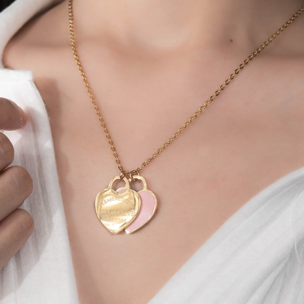 https://m.clubbella.co/product/theresa-gold-pink-enamel-necklace/ Theresa necklace - Pink Gold (1)