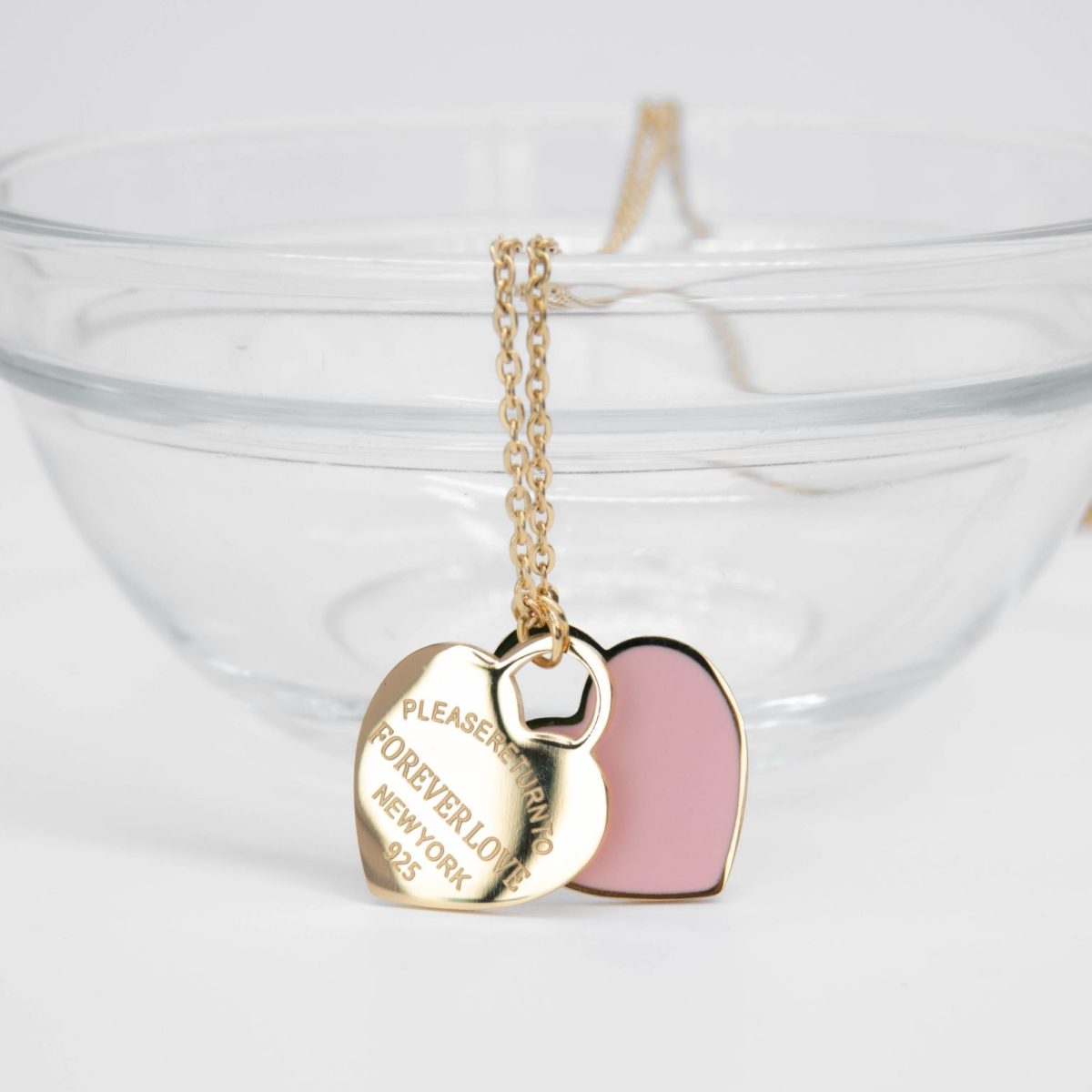 https://m.clubbella.co/product/theresa-gold-pink-enamel-necklace/ Theresa necklace - Pink Gold (4)
