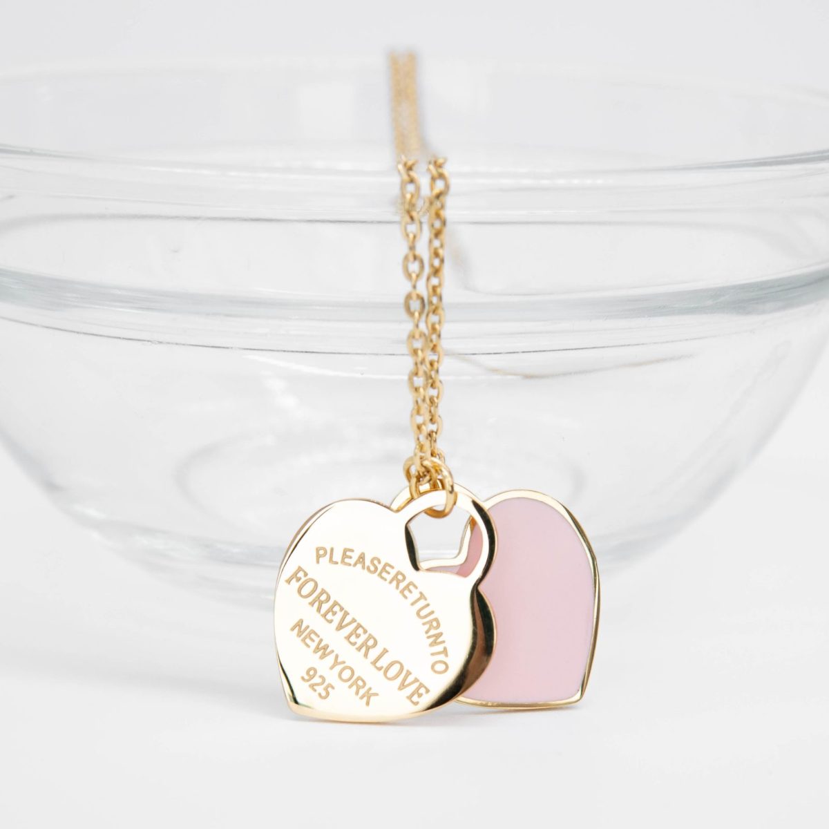 https://m.clubbella.co/product/theresa-gold-pink-enamel-necklace/ Theresa necklace - Pink Gold (5)