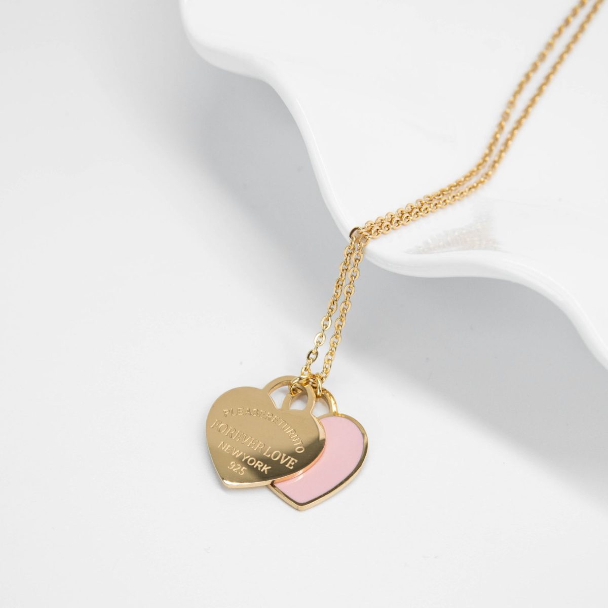 https://m.clubbella.co/product/theresa-gold-pink-enamel-necklace/ Theresa necklace - Pink Gold (6)