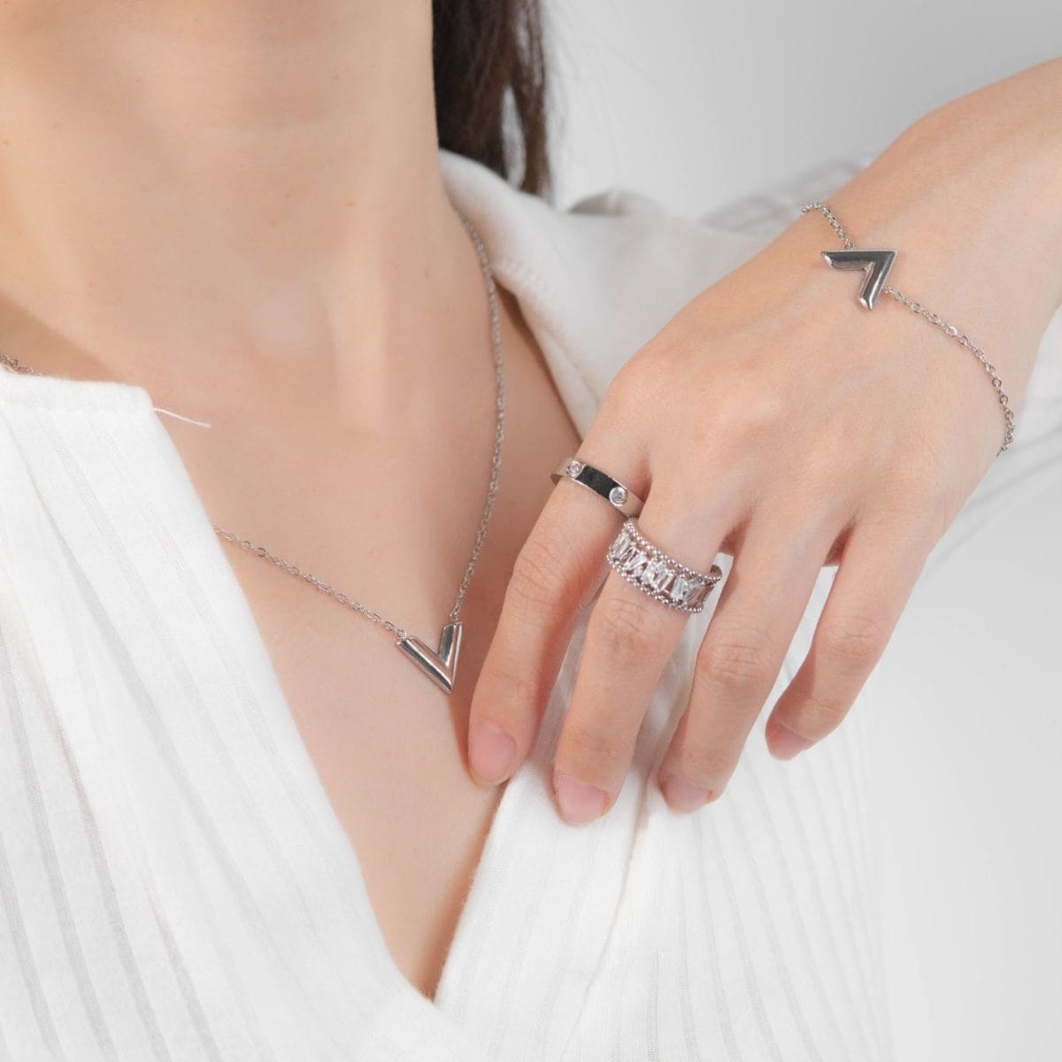 https://m.clubbella.co/product/vermont-silver-necklace/ Vermont bracelet Silver (4)