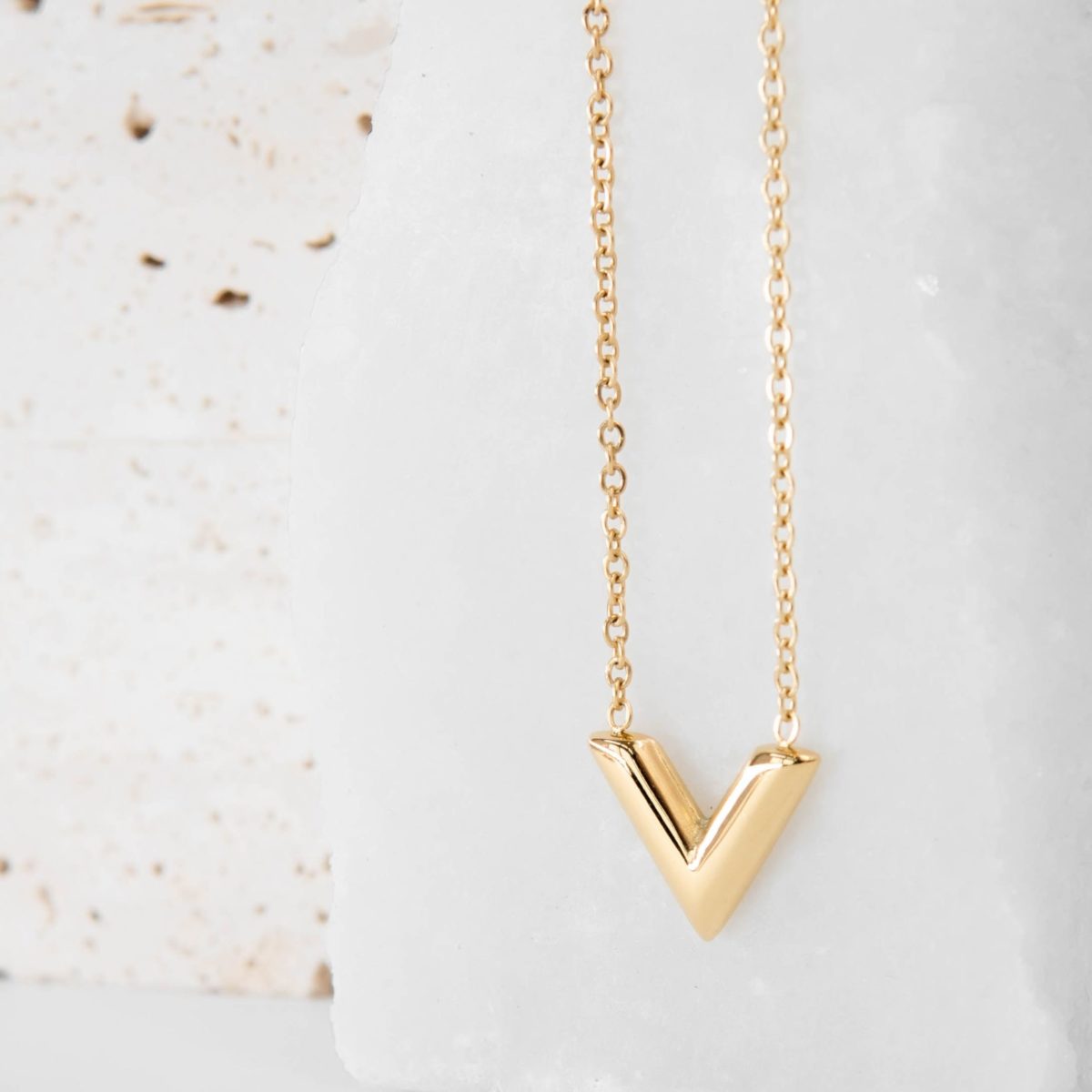 https://m.clubbella.co/product/vermont-gold-necklace/ Vermont necklace Gold (3)