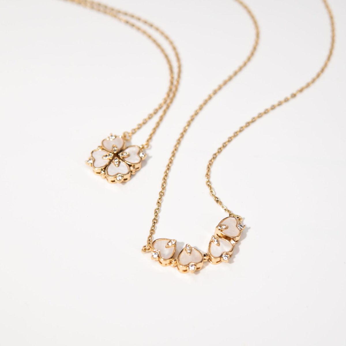 https://m.clubbella.co/product/clover-two-way-necklace/ Clover two way necklace (4)