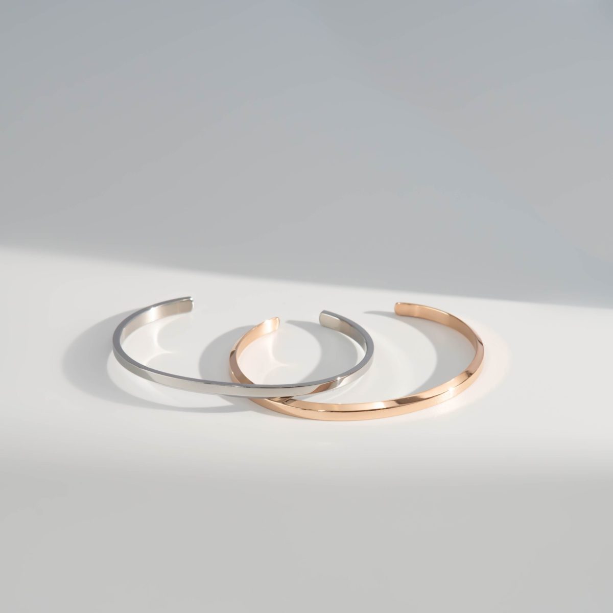 https://m.clubbella.co/product/franklin-rose-gold-tone-thin-cuff-bracelet/ DSC05270