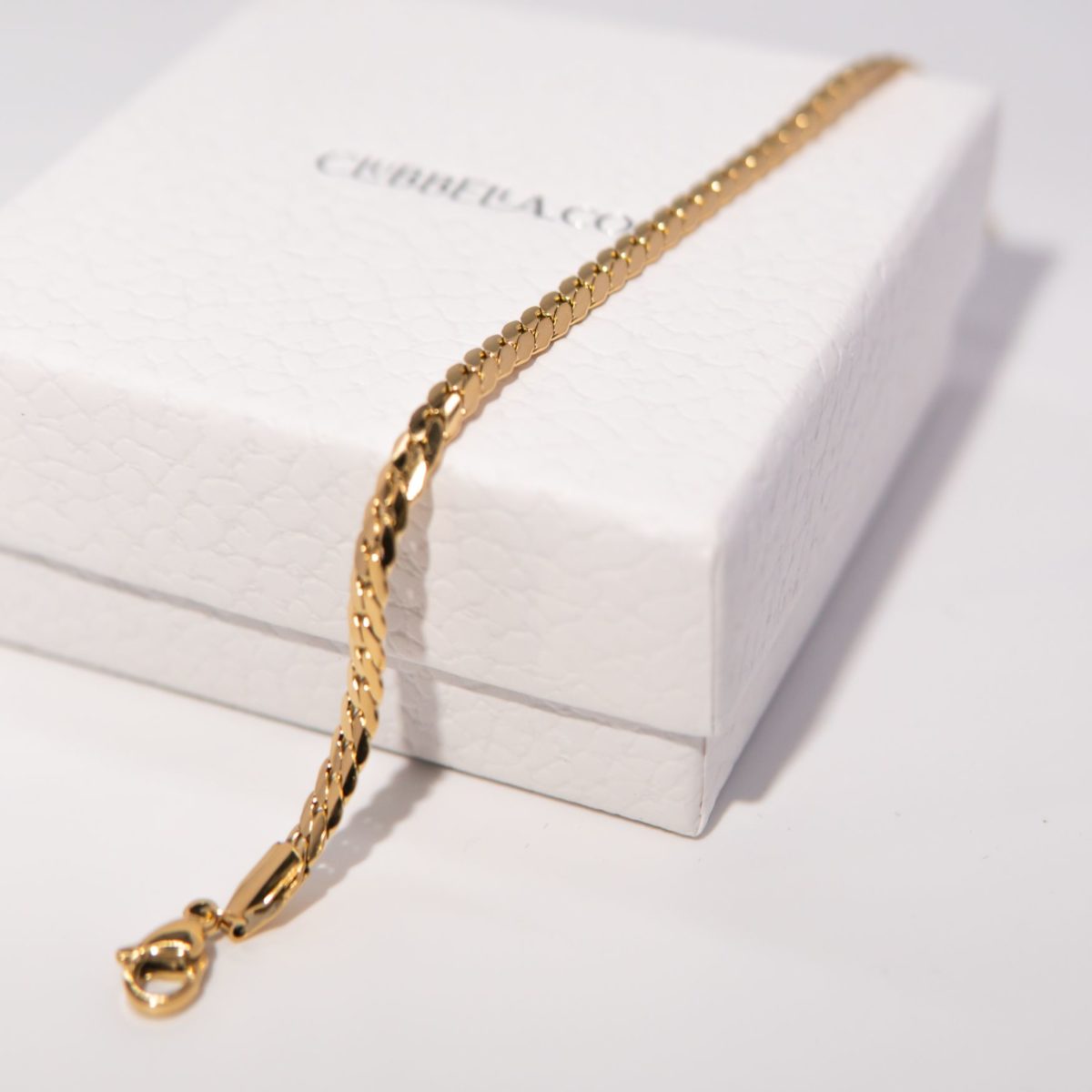 https://m.clubbella.co/product/eternum-gold-chain-bracelet/ Eternum Gold Chain Bracelet 5