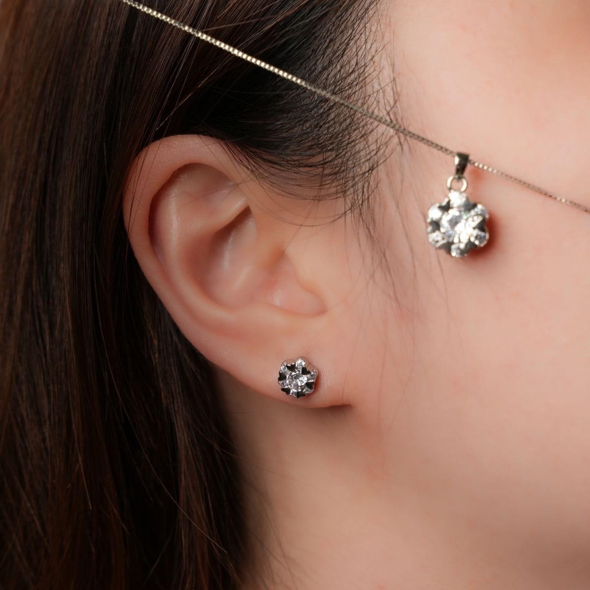 https://m.clubbella.co/product/ariah-edelweiss-sterling-silver-earrings/ DSC01784-1