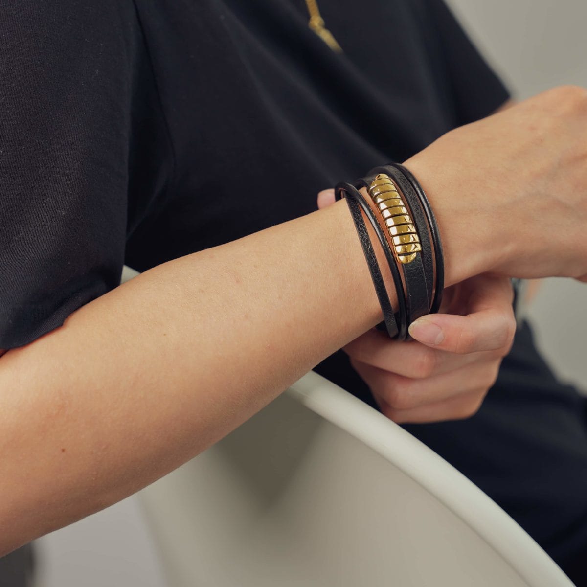 https://m.clubbella.co/product/stripe-leather-bracelet-gold/ stripe gold bracelet (4)