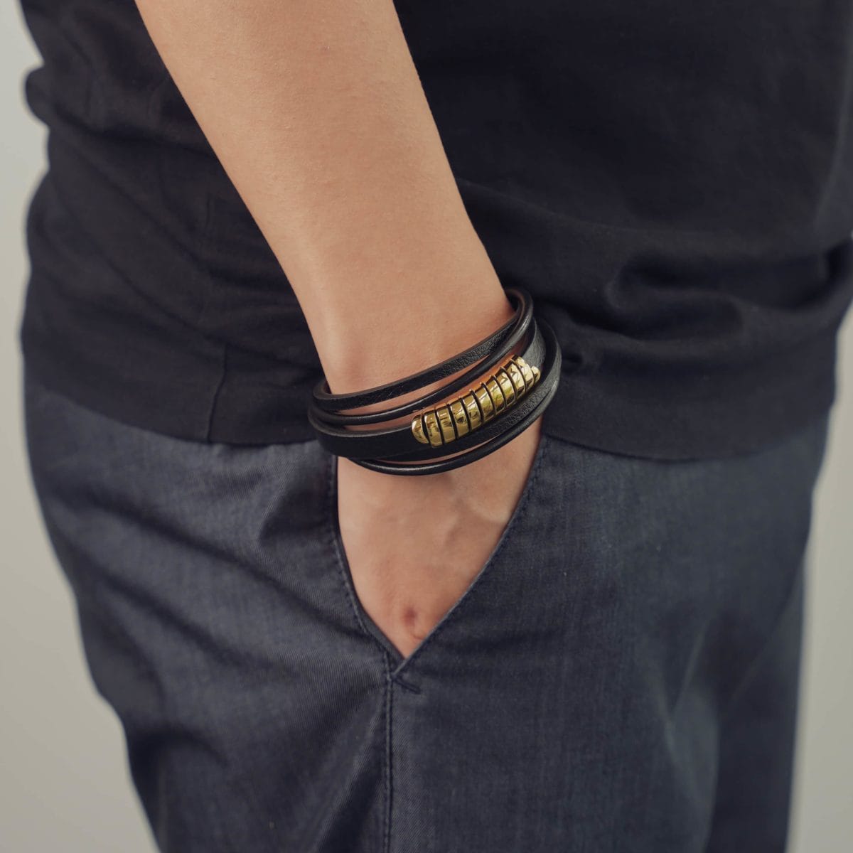 https://m.clubbella.co/product/stripe-leather-bracelet-gold/ stripe gold bracelet (5)