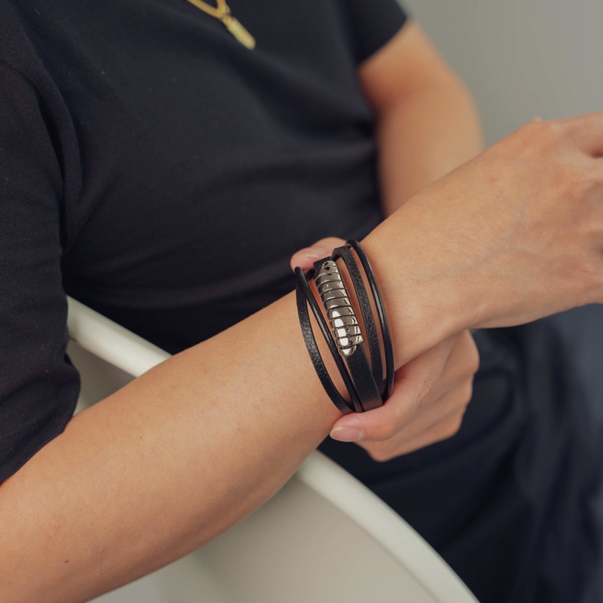 https://m.clubbella.co/product/stripe-leather-bracelet-silver/ stripe silver bracelet (1)