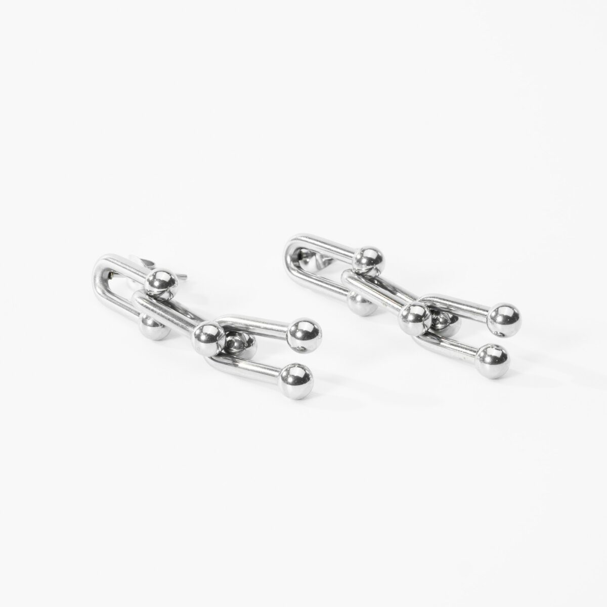 https://m.clubbella.co/product/gauge-link-silver-earrings/ DSC00234-Edit-1
