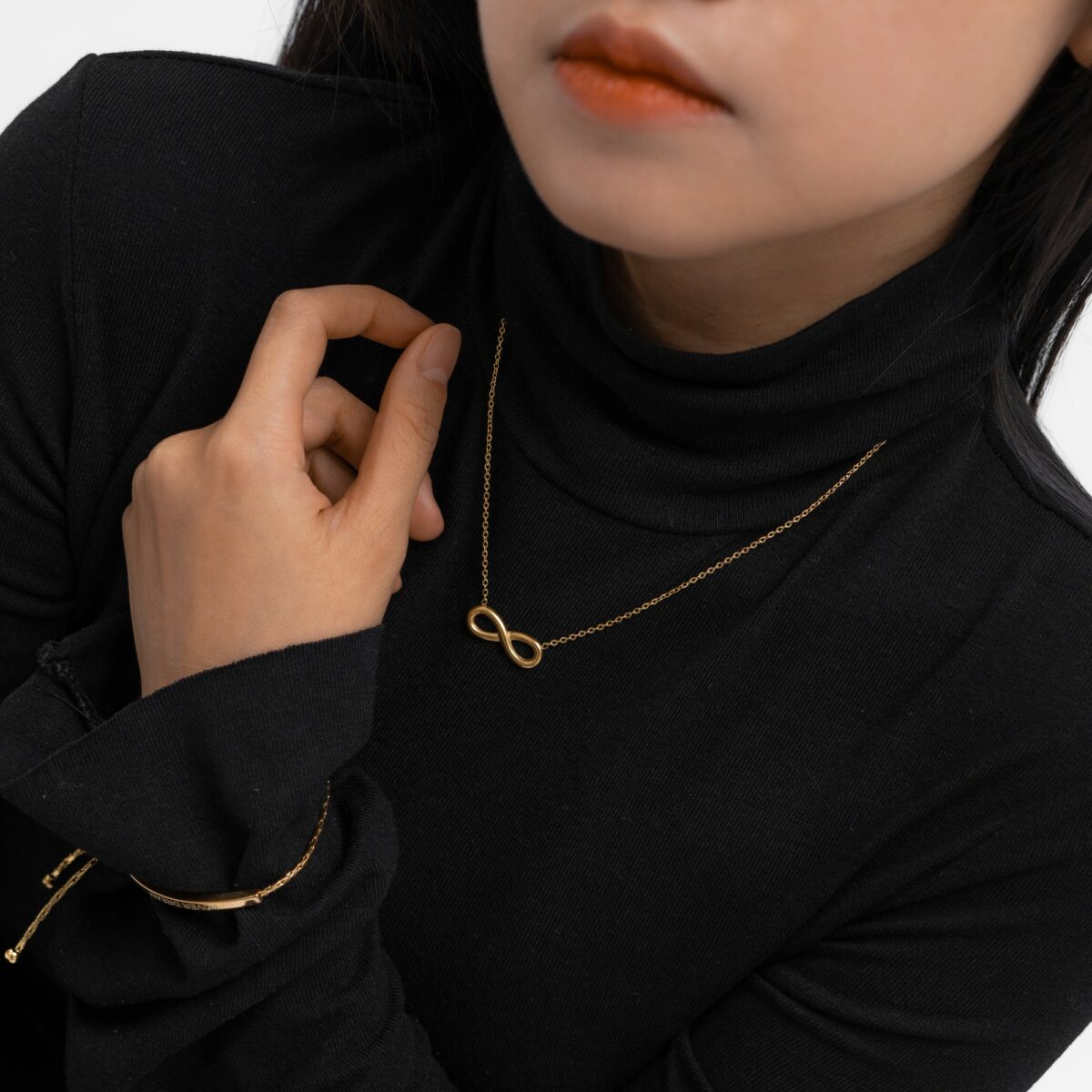 https://m.clubbella.co/product/infinity-gold-necklace/ DSC06606-1