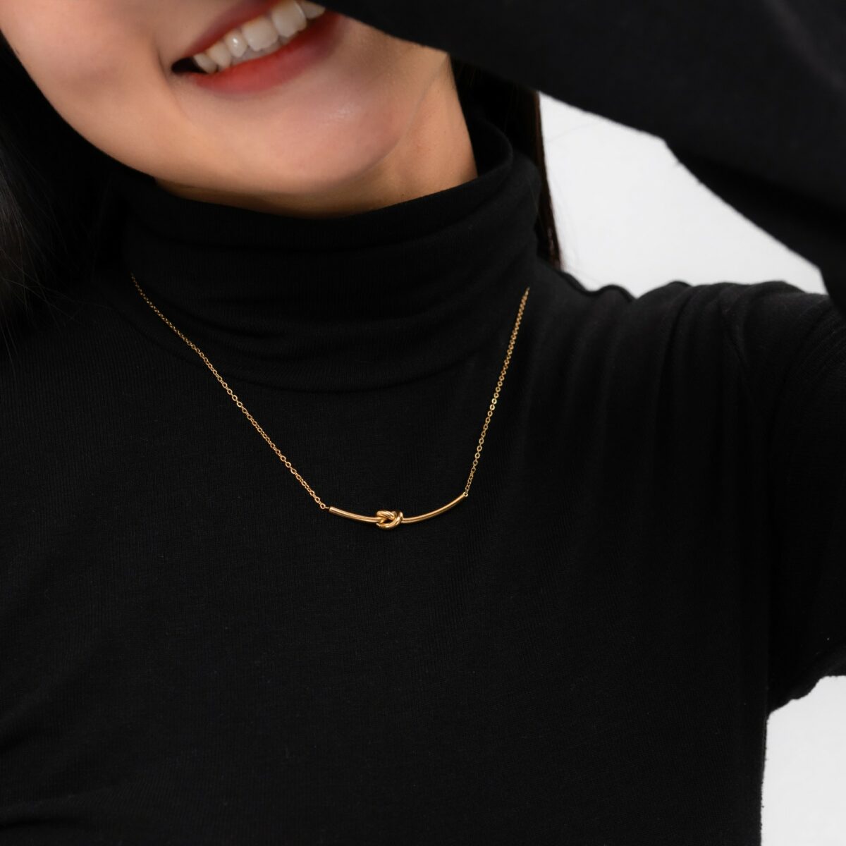 https://m.clubbella.co/product/smiley-knot-gold-necklace/ DSC06630-1