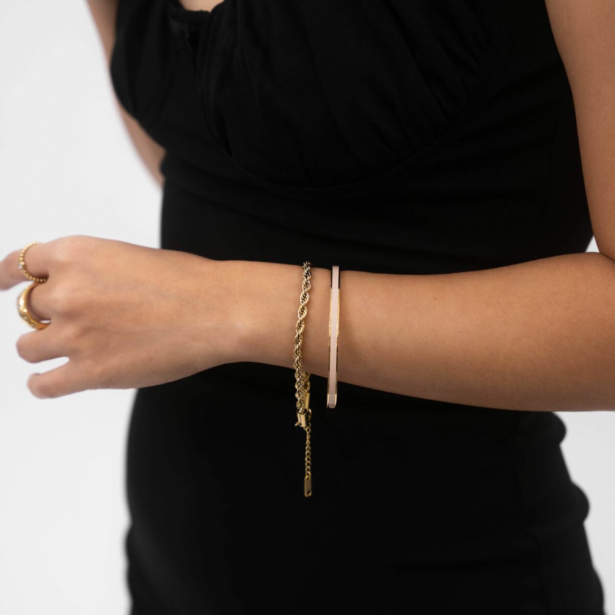 https://m.clubbella.co/product/14k-gold-plated-rope-chain-bracelet/ DSC00048