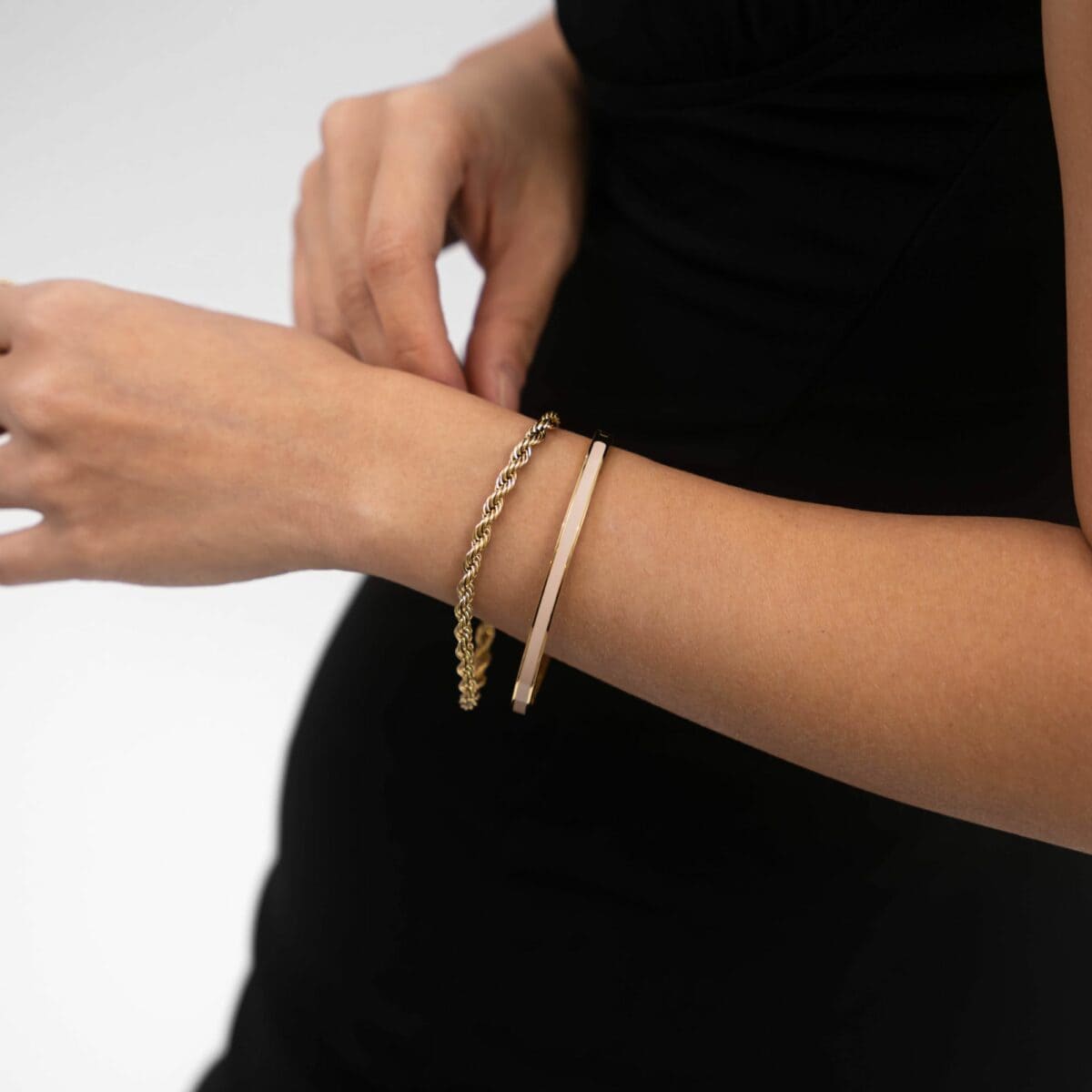 https://m.clubbella.co/product/14k-gold-plated-rope-chain-bracelet/ DSC00050