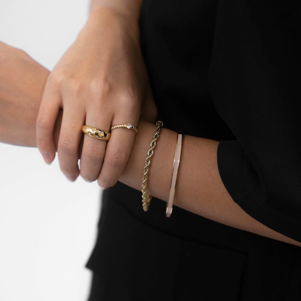 https://m.clubbella.co/product/14k-gold-plated-rope-chain-bracelet/ DSC00065