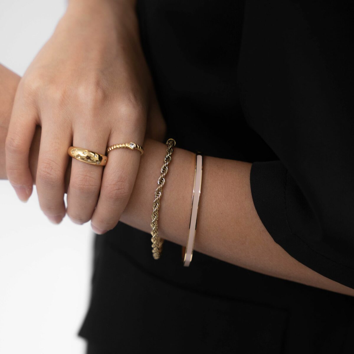 https://m.clubbella.co/product/14k-gold-plated-rope-chain-bracelet/ DSC00066