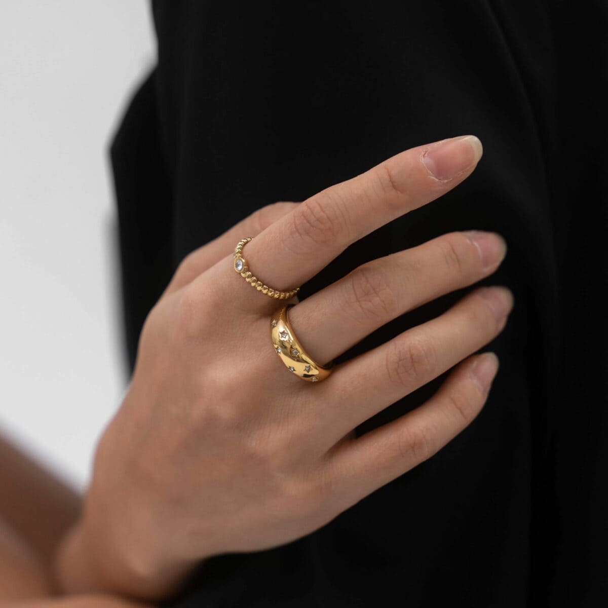 https://m.clubbella.co/product/gold-solitaire-wavy-ring/ DSC00084