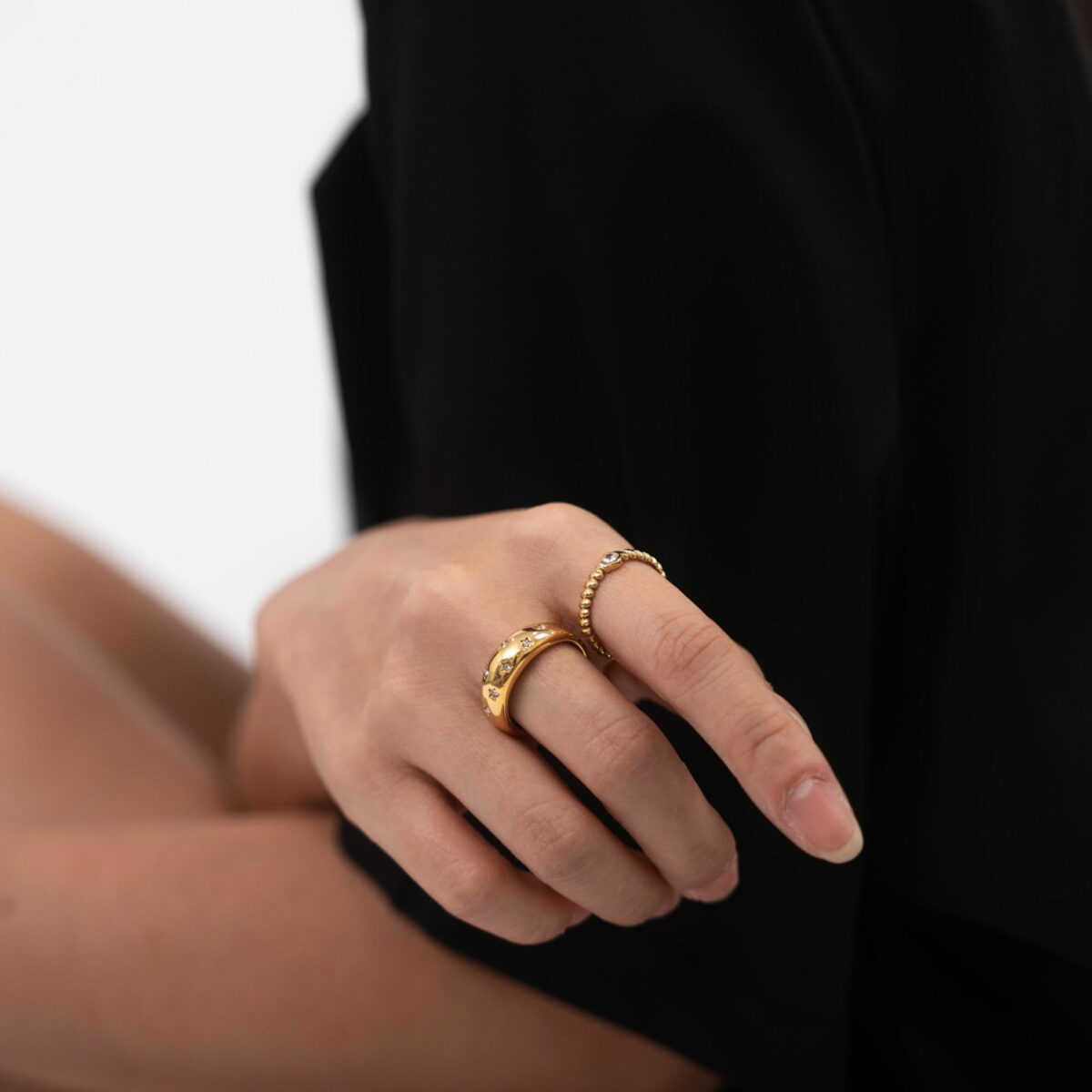 https://m.clubbella.co/product/gold-solitaire-wavy-ring/ DSC00085
