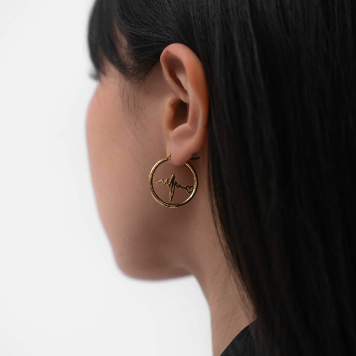https://m.clubbella.co/product/gold-heartbeat-hoop-earrings/ DSC00090