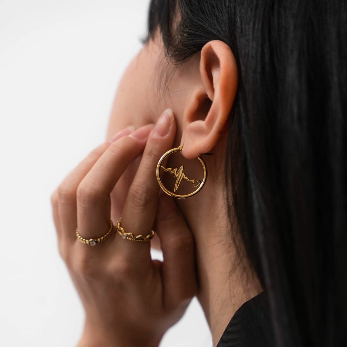 https://m.clubbella.co/product/gold-heartbeat-hoop-earrings/ DSC00094