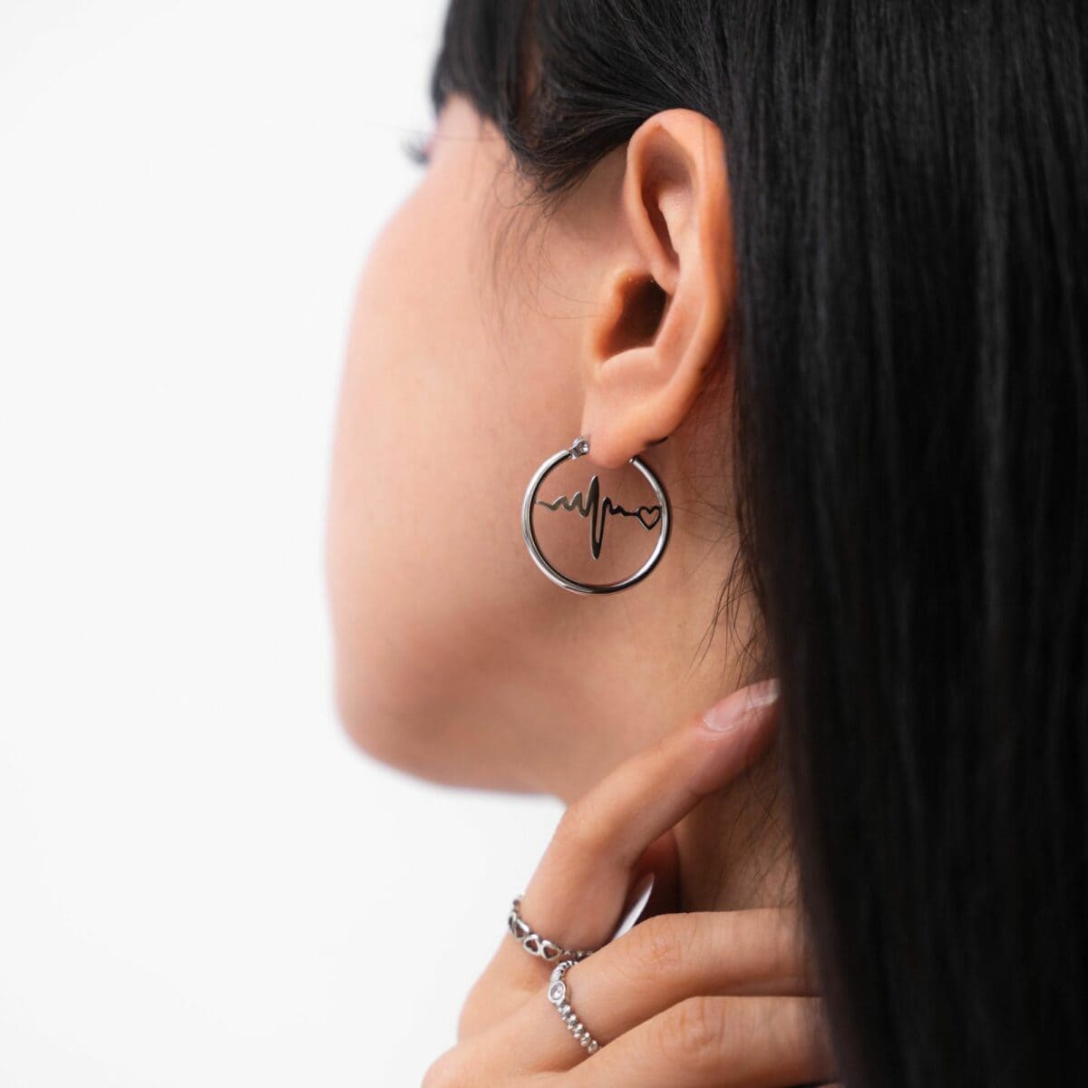 https://m.clubbella.co/product/silver-heartbeat-hoop-earrings/ DSC00169