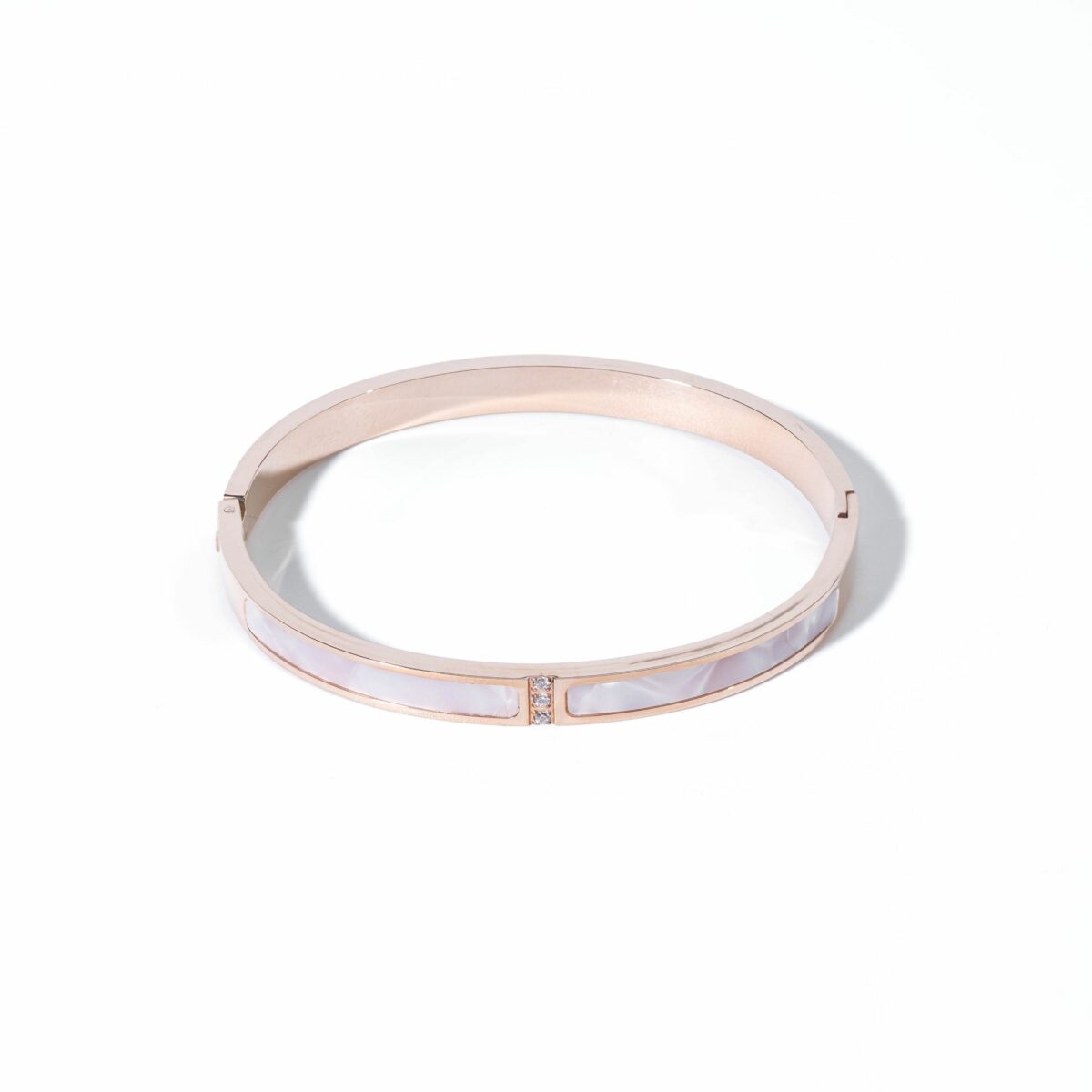 https://m.clubbella.co/product/18k-rose-gold-mother-of-pearl-bangle/ DSC00264-Edit-2