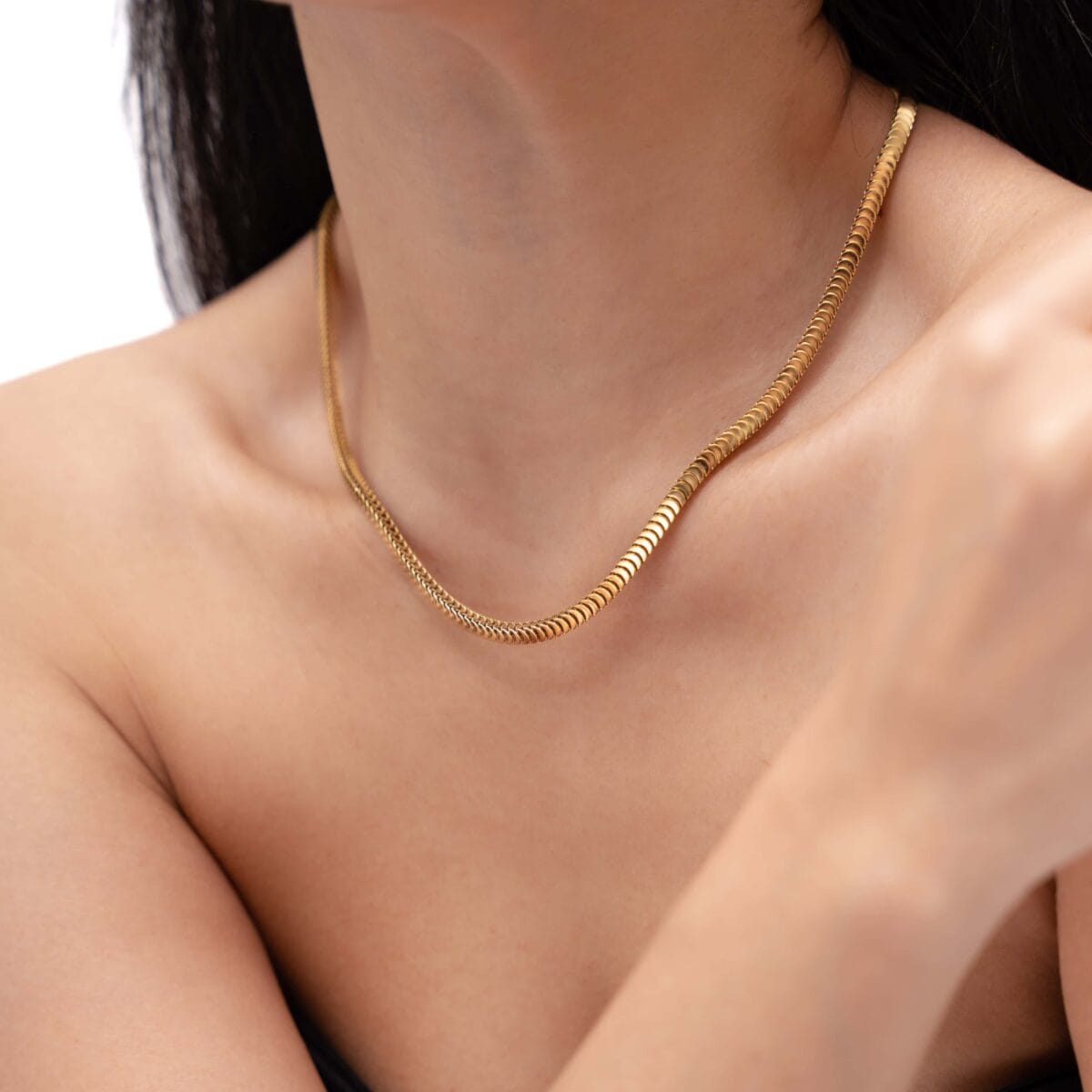 https://m.clubbella.co/product/gold-pleated-chain-statement-necklace/ DSC09340