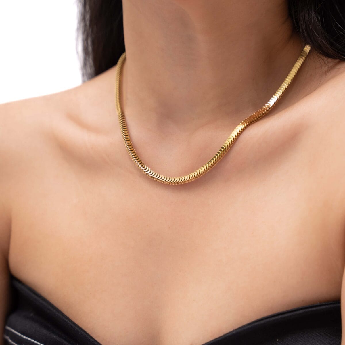https://m.clubbella.co/product/gold-pleated-chain-statement-necklace/ DSC09344
