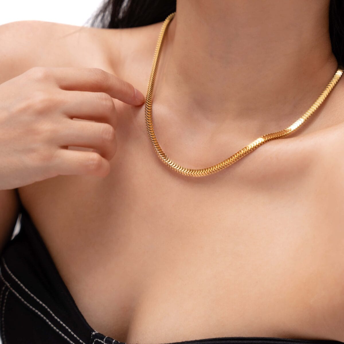 https://m.clubbella.co/product/gold-pleated-chain-statement-necklace/ DSC09351