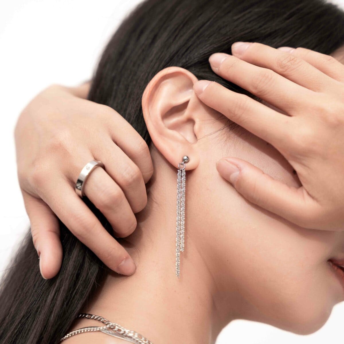 https://m.clubbella.co/product/silver-minimal-dangling-asymmetrical-earrings/ Resized (117 of 134)