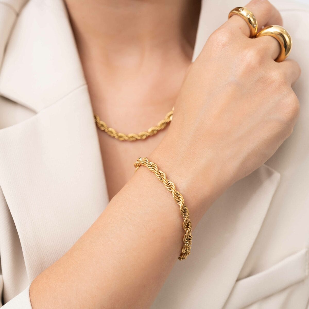 https://m.clubbella.co/product/bold-gold-rope-chain-bracelet/ Resized (59 of 134)