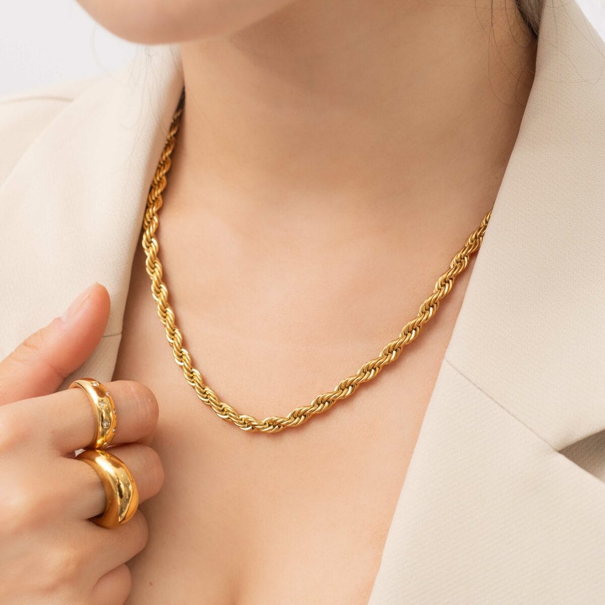 https://m.clubbella.co/product/bold-gold-rope-chain-necklace/ Resized (62 of 134)