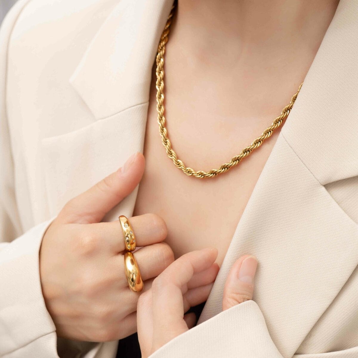 https://m.clubbella.co/product/bold-gold-rope-chain-necklace/ Resized (63 of 134)