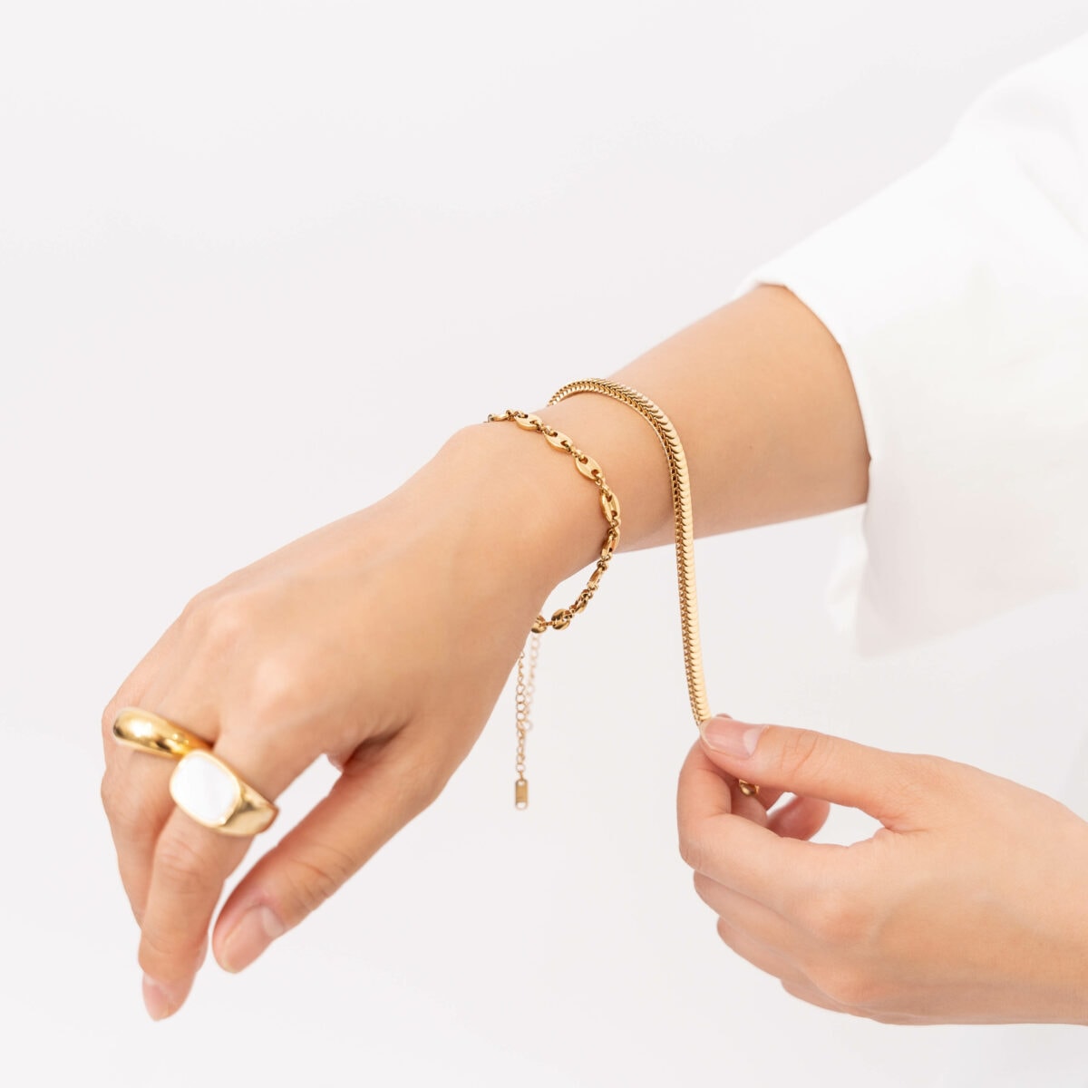 https://m.clubbella.co/product/gold-pleated-chain-bracelet/ Resized (74 of 134)