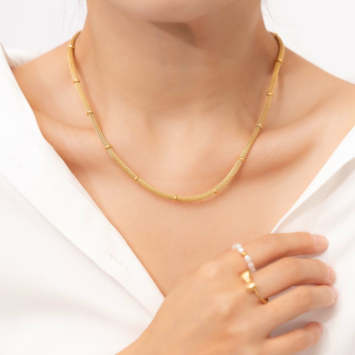 https://m.clubbella.co/product/bold-gold-chain-beaded-necklace/ Resized (79 of 134)