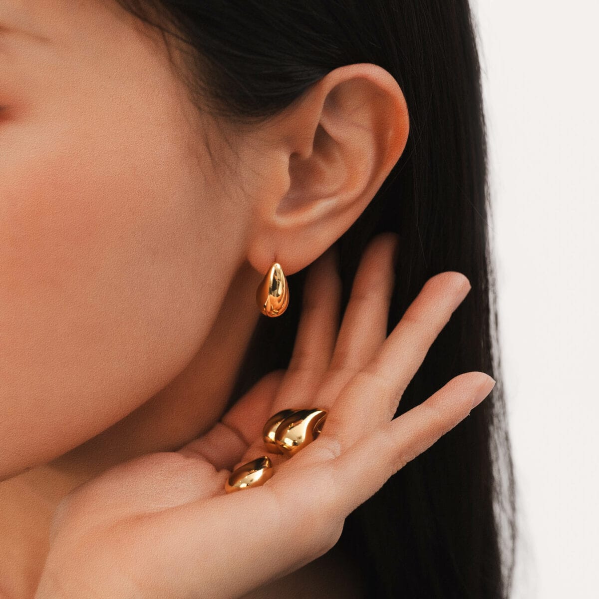 https://m.clubbella.co/product/aqua-drip-earrings-24k/ Aqua Drip Earrings (3)
