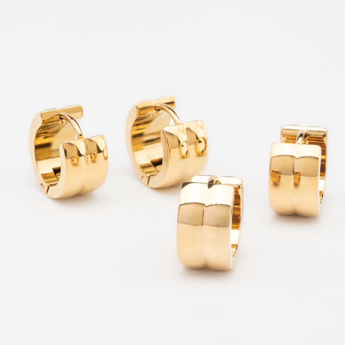 https://m.clubbella.co/product/duke-hoop-earrings/ Duke Gold Hoop Earrings (3)